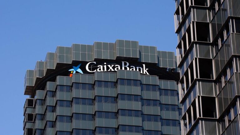 Los pagos con el móvil se popularizan y la cifra de usuarios crece un 15% en el último año, solo en CaixaBank