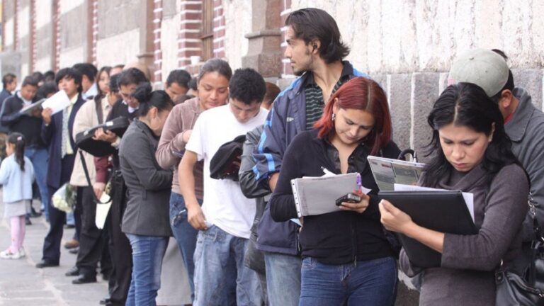 En la era Milei, cerraron más de 15 mil empresas y se destruyeron 220 mil puestos de empleo registrados