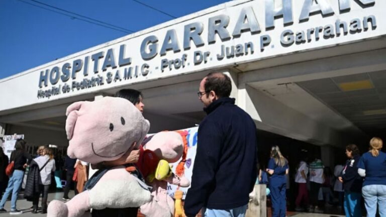El Gobierno anunció un bono para el personal del Hospital Garrahan
