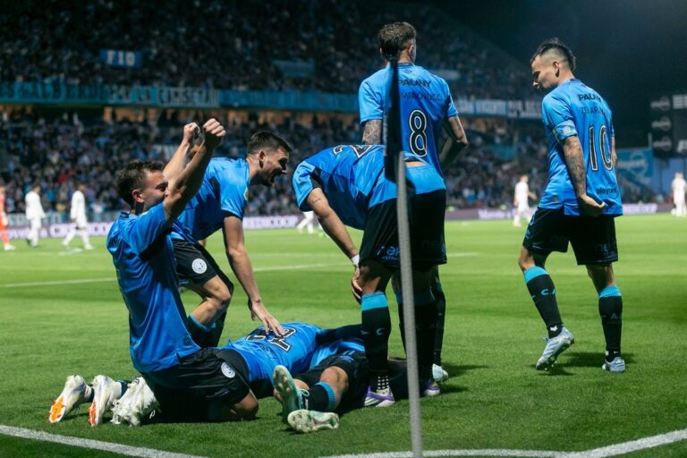 Triunfazo: Belgrano goleó a Newells en el Gigante de Alberdi