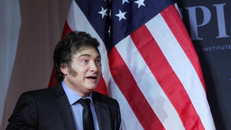 Milei llegó a New York para reunirse con Donald Trump