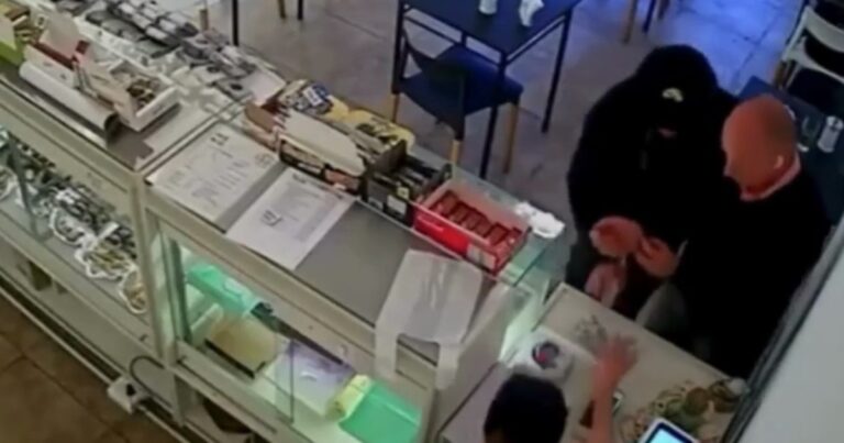 Entró a robar a una panadería, forcejeó con un cliente y lo detuvieron a los golpes con una bandeja de prepizzas