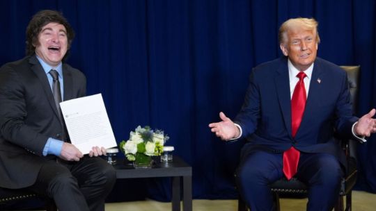El regalo de Donald Trump a Javier Milei: qué decía el tweet impreso en su reunión en Nueva York