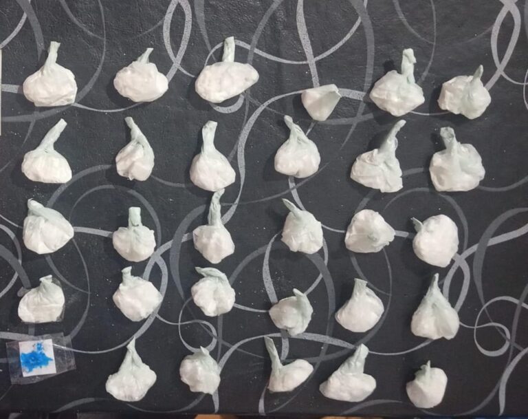 Punilla: Lo frenaron en la ruta y llevaba 29 dosis de cocaína en la mochila
