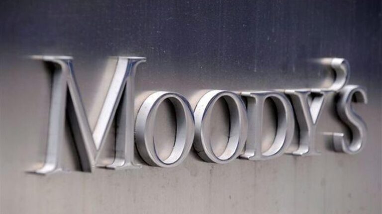 Las agencias de calificación Moody’s y Fitch suben la nota a España por la mejora del empleo y la banca
