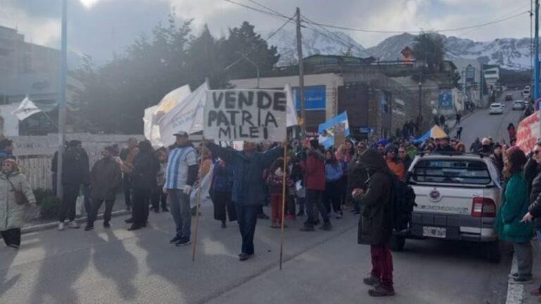 Por protestas, Milei suspendió su acto de campaña en Ushuaia