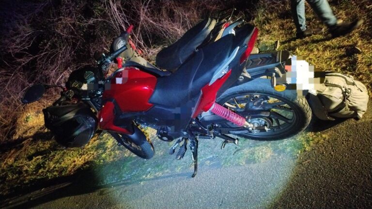 Chocaron dos motos en Costa Azul y una mujer resultó herida