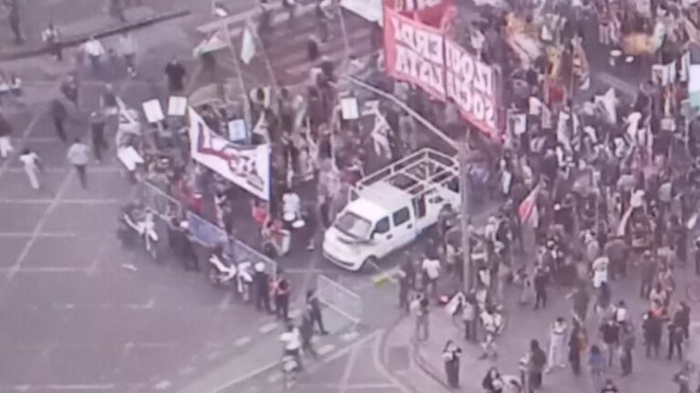 Operativo en Patio Olmos por concentración de organizaciones sociales