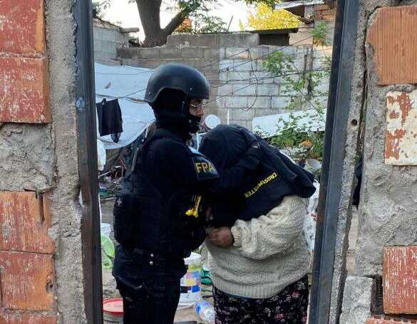 Detienen a una mujer que vendía cocaína y marihuana en un barrio de Córdoba