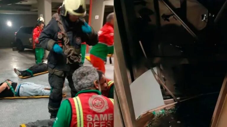Palermo: se desplomó un ascensor del séptimo piso y nueve jóvenes fueron rescatados