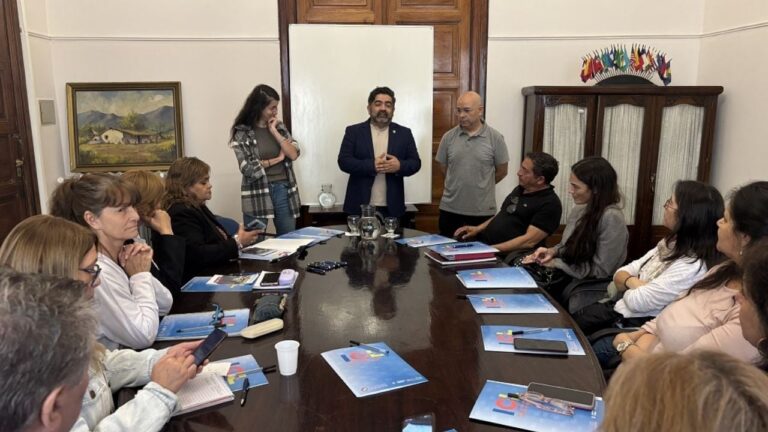 Inclusión en la Legislatura: comenzó el curso de lengua de señas