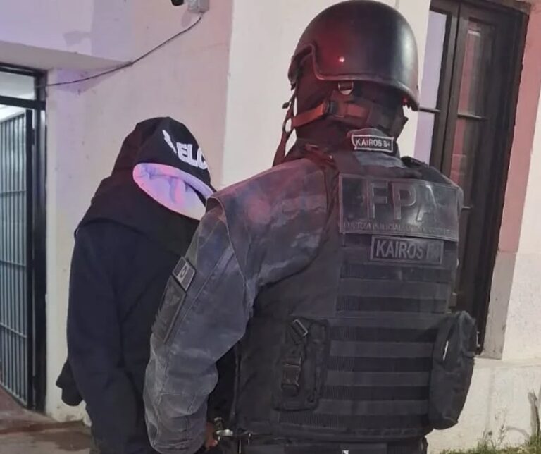 Una madre y sus hijos fueron detenidos por vender cocaína