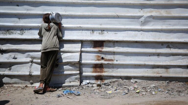 Israel sigue bombardeando Gaza pese a las negociaciones, con al menos 10 muertos esta noche