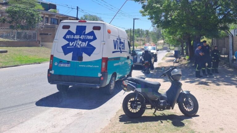 Se le cruzó un caballo, intentó esquivarlo y se accidentó con su moto