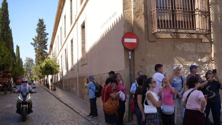 La carrera oficial del Magno Vía Crucis toma Amador de los Ríos y Torrijos