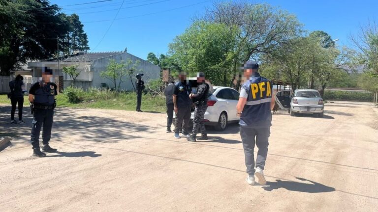 Detuvieron a un hombre que robó un perfume en una farmacia