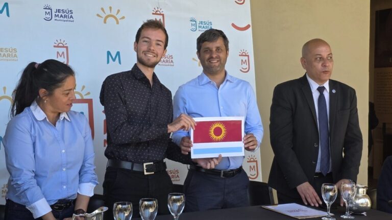 Jesús María ya tiene Bandera propia