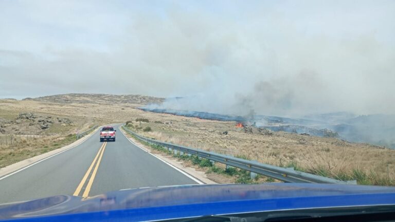Alerta en las Altas Cumbres: el fuego avanza en la Quebrada del Condorito