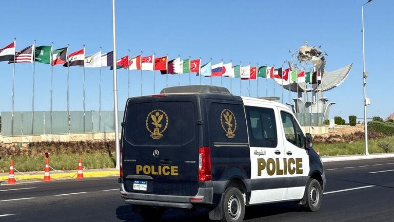 Tres diplomáticos de Qatar mueren en un accidente de coche cuando iban al acto para sellar la paz para Gaza en Egipto