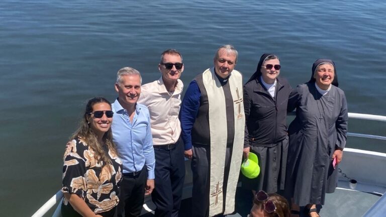 Con una procesión por el lago San Roque, culminó el homenaje a la Madre Tránsito