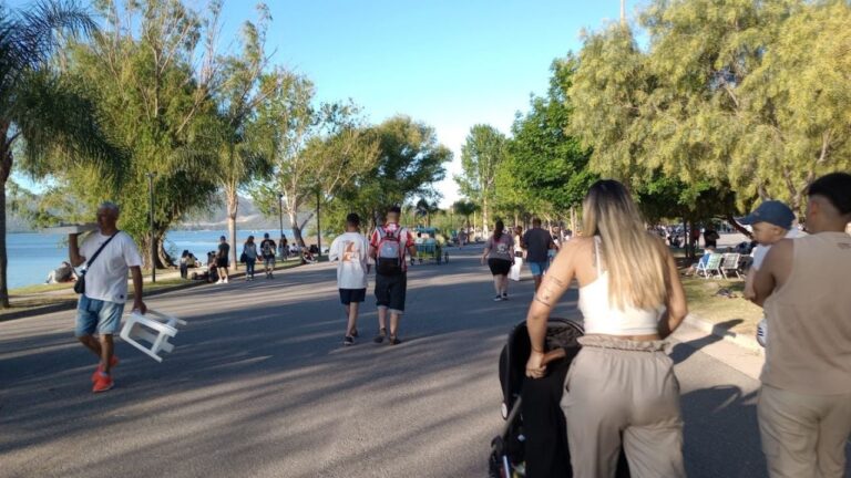 Los argentinos viajaron más, gastaron menos y eligieron escapadas breves