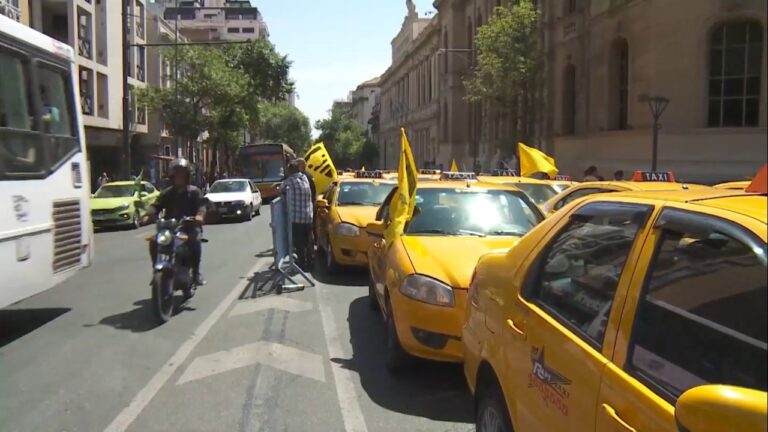 Tendremos que salir a cazar: la advertencia de los taxistas contra las apps en Córdoba