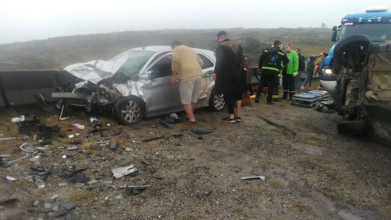 Tres vehículos chocaron en cadena en Altas Cumbres y hay heridos