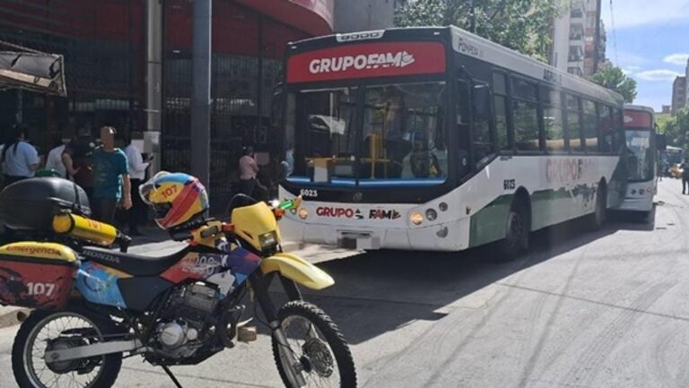 Choque de colectivos en Córdoba: cuatro heridos a metros de Colón y Cañada
