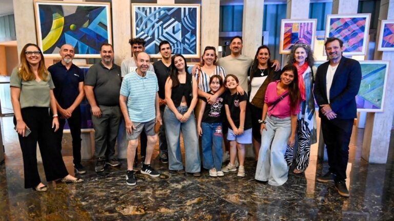 Arquitectura y alma: el arte introspectivo de Sebastián Farah llega a la Legislatura