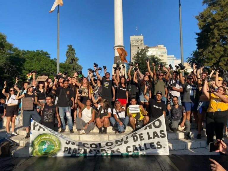 Detuvieron de manera arbitraria a una fotógrafa que cubría la caminata de Javier Milei