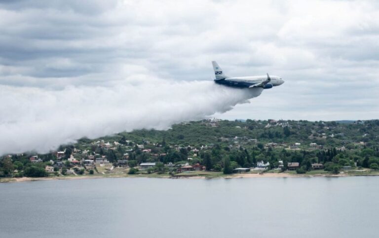 Córdoba: el avión más grande de Latinoamérica y un vuelo rasante sobre el lago San Roque