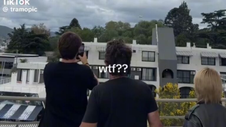 Va a aterrizar en el lago!: creyeron que un avión caía en el San Roque