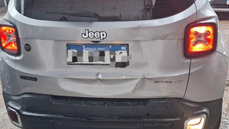 Tras chocar, un automovilista atacó al chofer de un colectivo