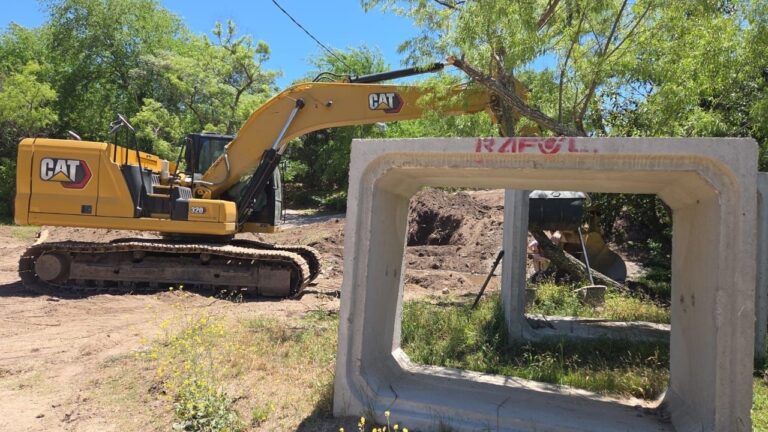 Tanti: Comenzó la construcción del nuevo puente en Villa García
