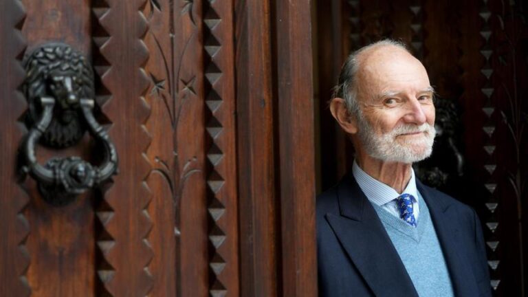 Domingo de Silos Manso, diplomático y autor de «Embajadores de España»: «Los ministros deberían escuchar lo que dicen sus embajadores»