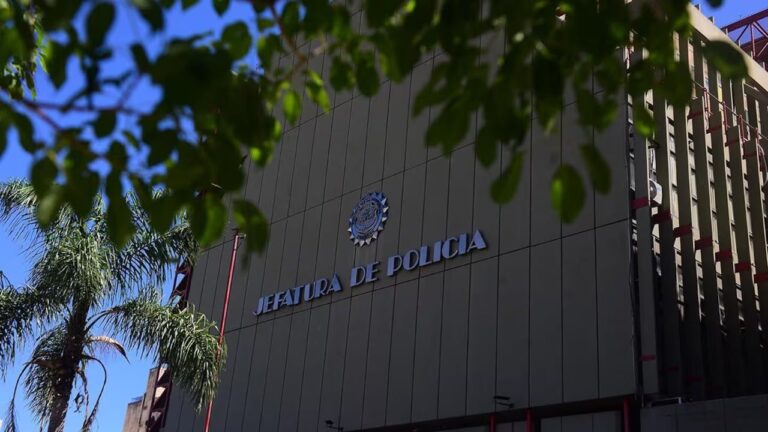 Córdoba: detuvieron al policía que filmaba a sus compañeras en el baño