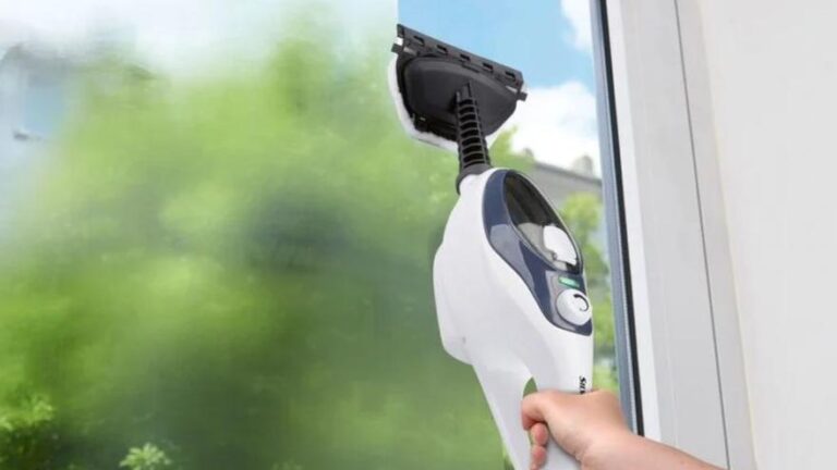 Así funciona la mopa de vapor que está formando colas en Lidl: dice ‘adiós’ a la aspiradoras de toda la vida