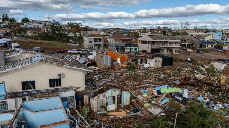 Al menos seis muertos y 750 heridos en Brasil por un tornado