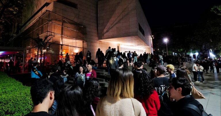 La Noche de los Museos: con una creación efímera de Marta Minujín se celebró una nueva edición del gran evento de la cultura
