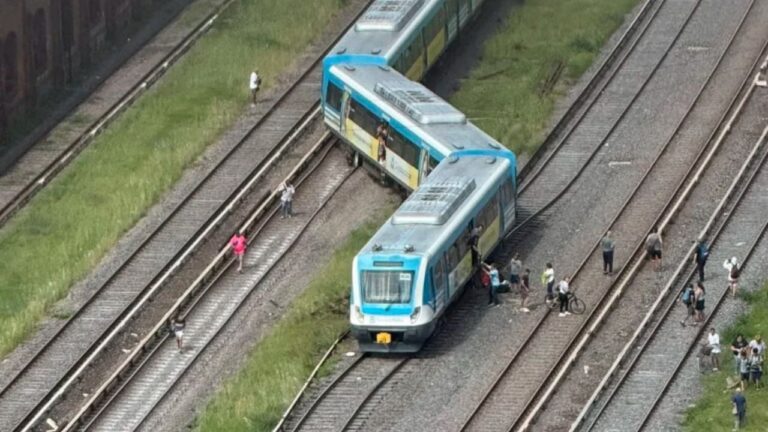 Descarriló una formación del Tren Sarmiento en Liniers: 20 heridos