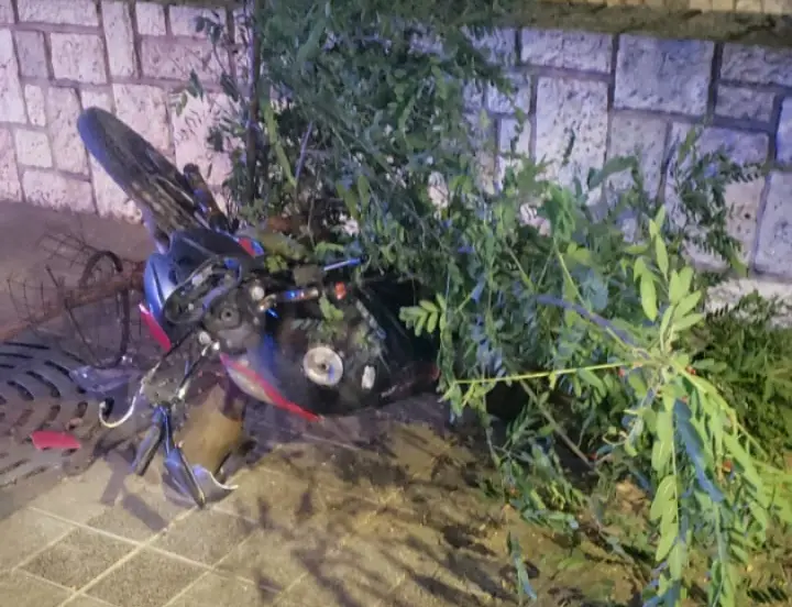 Un motociclista murió tras chocar en la Cañada