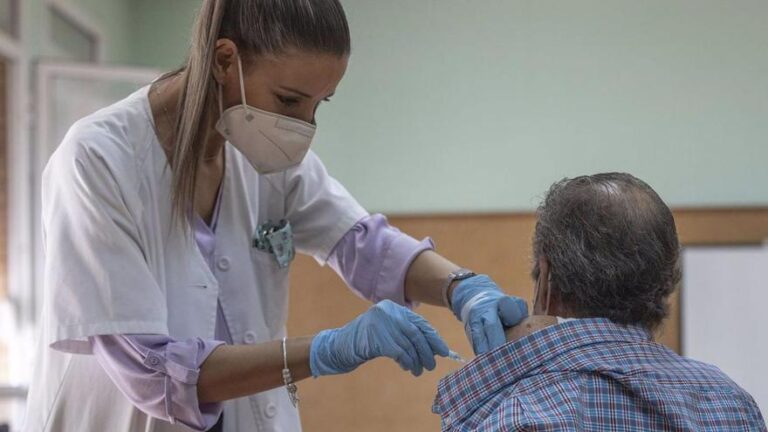 El estereotipo sexual de las enfermeras sigue: la mitad sufre comentarios sexistas pero ocho de cada diez no denuncia