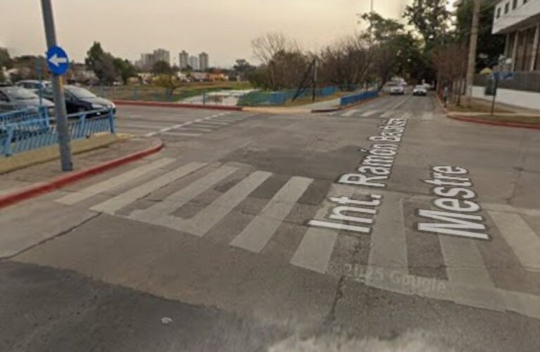 Violento choque en Córdoba: un motociclista resultó con fractura expuesta