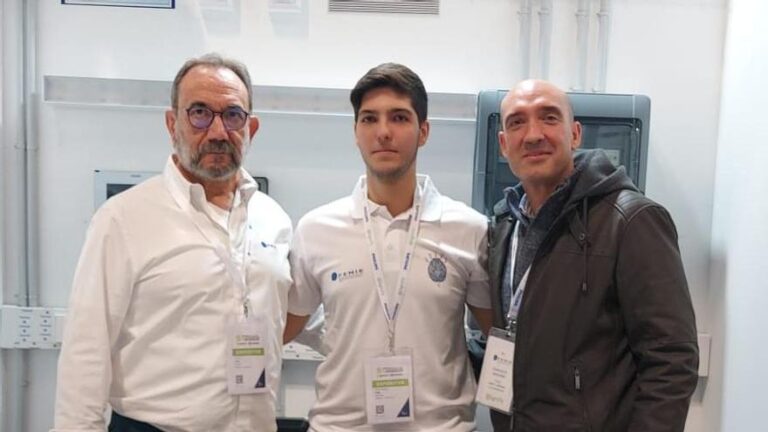 Un alumno del IES Maimónides lleva a Córdoba al pódium de la Copa de España de instaladores eléctricos: «Es una experiencia increíble»