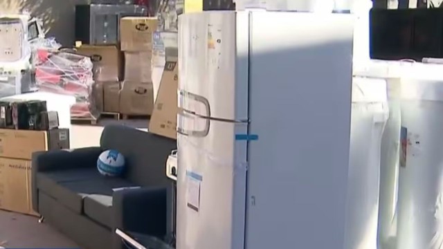 Electrodomésticos en combo y precios promocionales: el fenómeno comercial que convoca multitudes